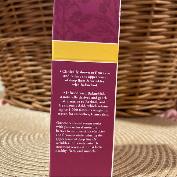 Burt's Bees Intensive Firming Serum with Red and Yellow Accents - Picture 5 of 5